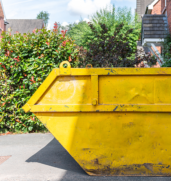 Affordable Maxi Skip Hire in Rothwell for Large Waste Disposal